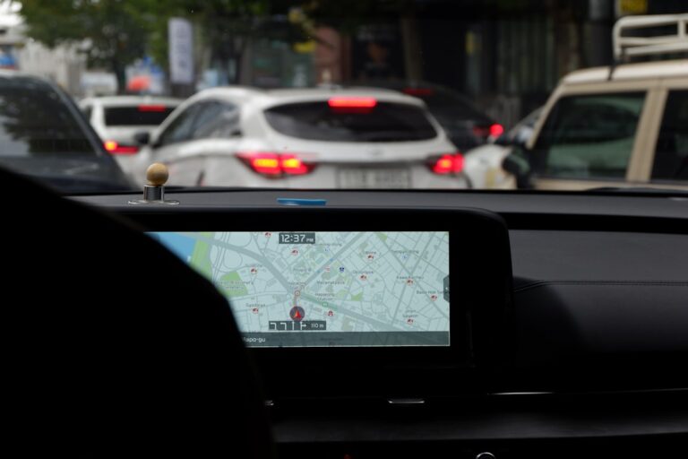 Photo satellite navigation technology